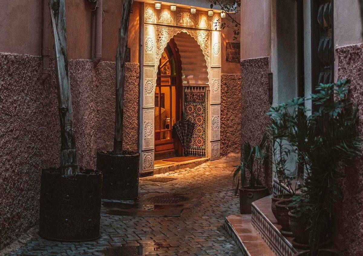 Morocco expert guides showcasing Morocco's diverse landscapes and rich culture