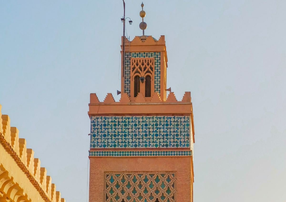 Morocco tourism packages with comfortable transport and knowledgeable local guides